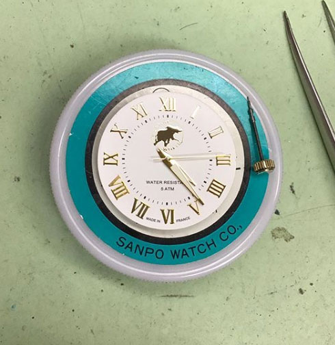 文字盤のインデックス外れ接着し直し／ハンティングワールド（HUNTING WORLD）腕時計修理事例