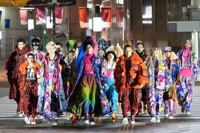 渋谷ファッションウイーク2021春 3月15日より開催 KANSAI YAMAMOTOによる、世界初、渋谷スクランブル交差点でのランウェイショー！－渋谷ファッションウイーク分散回遊型イベント「FASHIONART」追加情報発表！