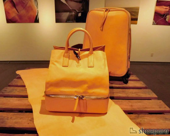 トスカーナ産植物タンニン鞣し革で作られたバッグ