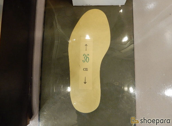 元大関・小錦関の靴の大きさ「36cm」／皮革産業資料館